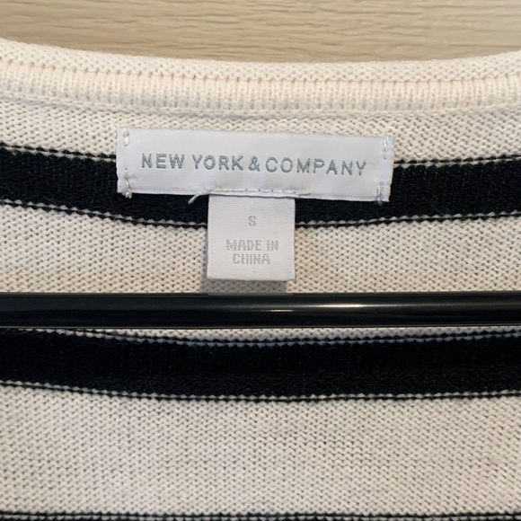 New York and Company Black and White Stripped Sequin Soft V-Neck Sweater Used - Picture 2 of 3